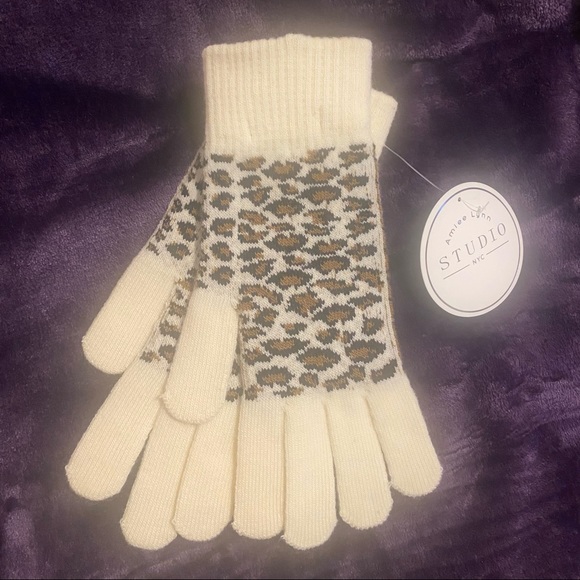 Amiee Lynn Studio Accessories - Amiee Lynn Studio Leopard Knit Gloves